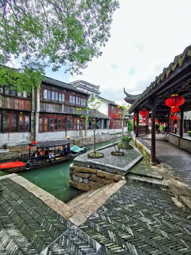 专业问答平台教资面试考完后,主考官问其他两位考官说,你感觉他考的怎么样,能过吗?,解答您的疑惑